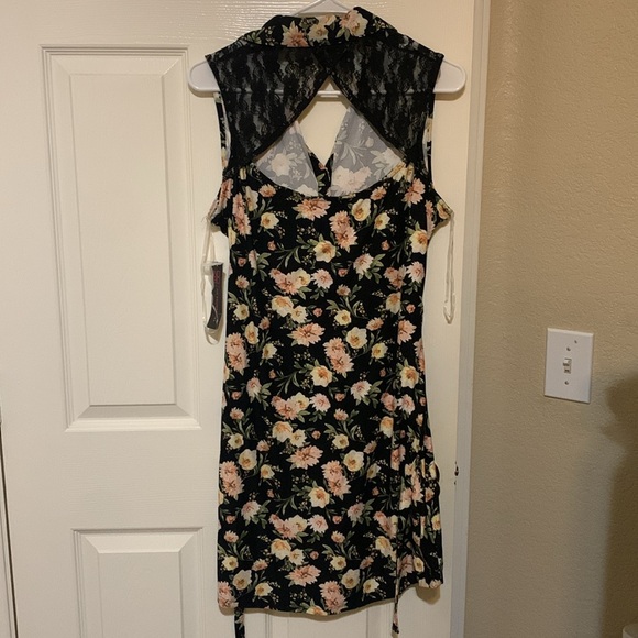 Floral Sleeveless dress - Picture 2 of 5